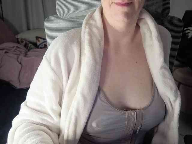 PassionateMommy webcam