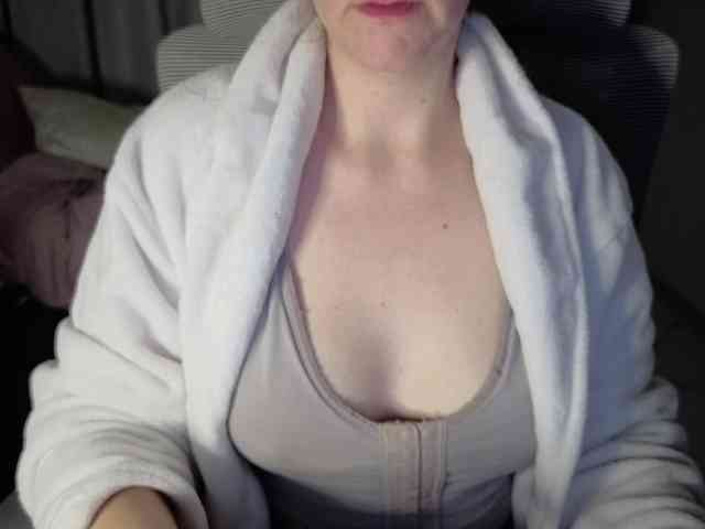 PassionateMommy webcam
