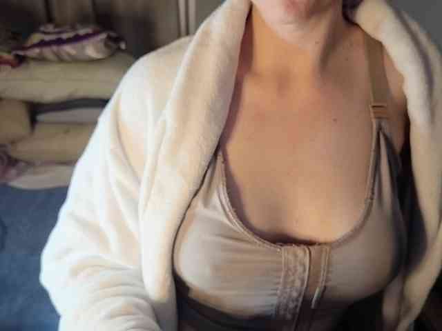 PassionateMommy webcam