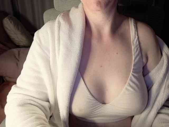 PassionateMommy webcam