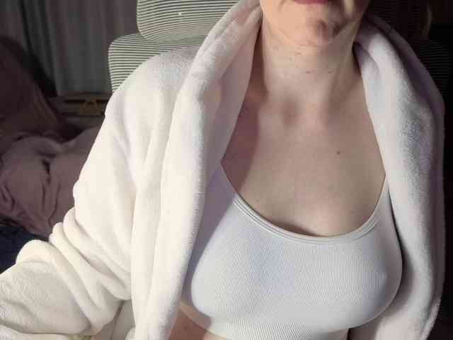 PassionateMommy webcam