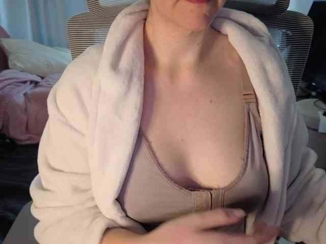 PassionateMommy webcam