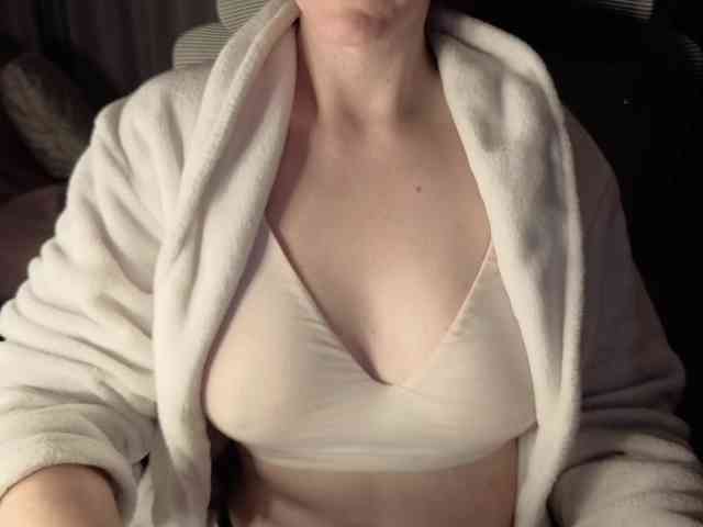 PassionateMommy webcam