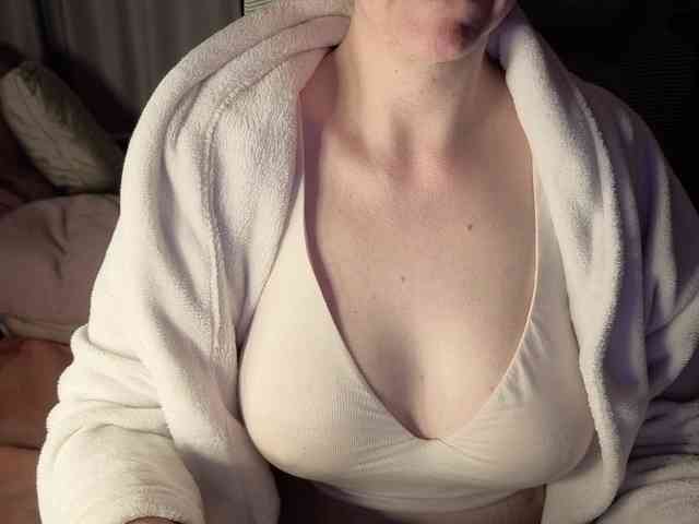 PassionateMommy webcam