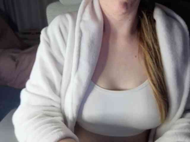 PassionateMommy webcam