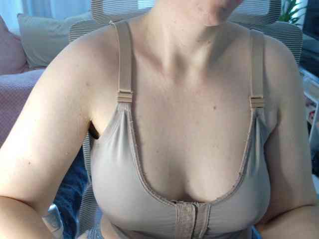 PassionateMommy webcam