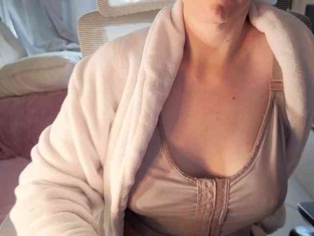 PassionateMommy webcam