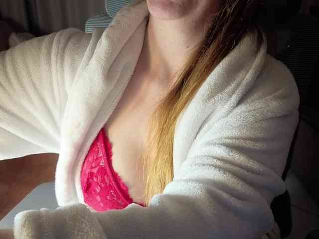 PassionateMommy webcam