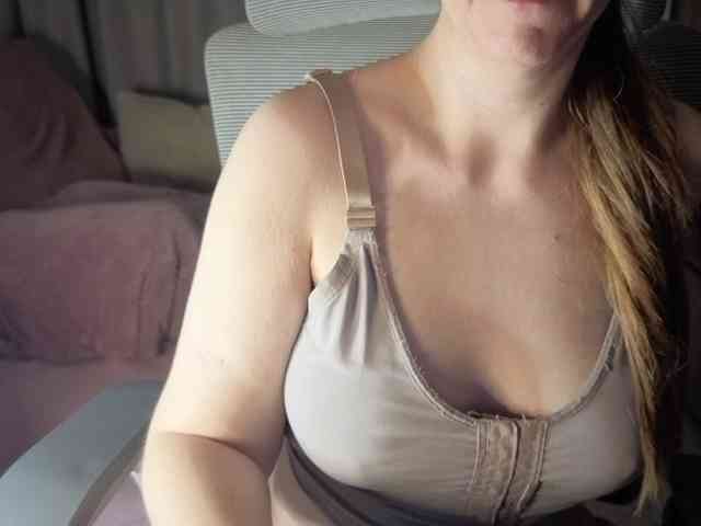 PassionateMommy webcam