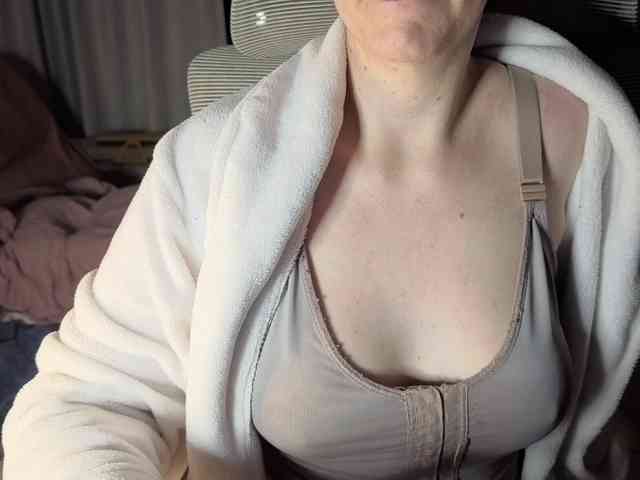PassionateMommy webcam