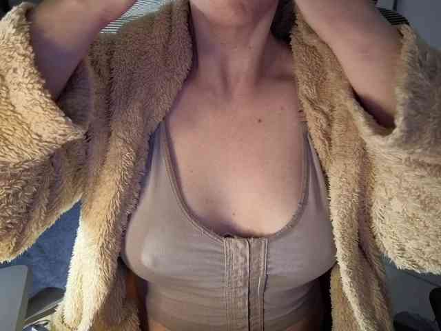 PassionateMommy webcam