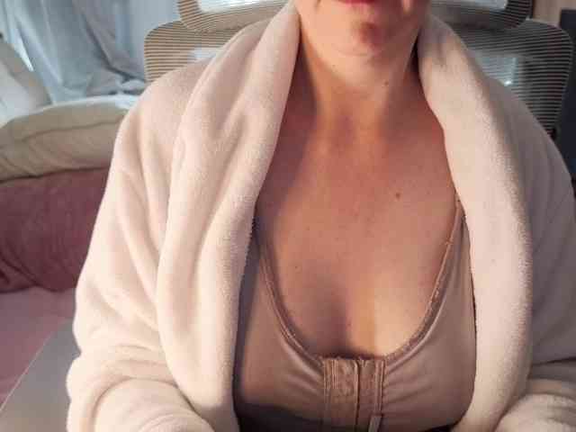 PassionateMommy webcam