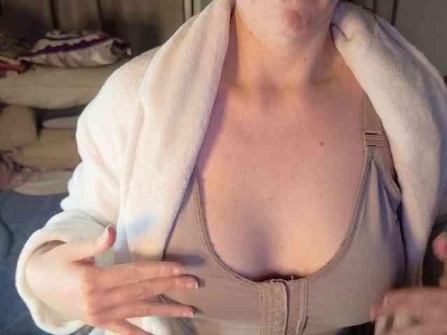 PassionateMommy webcam
