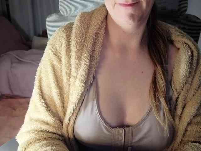 PassionateMommy webcam