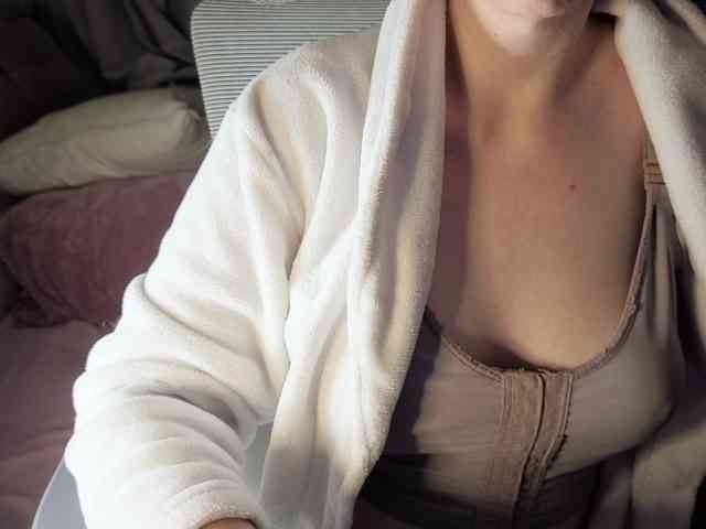 PassionateMommy webcam