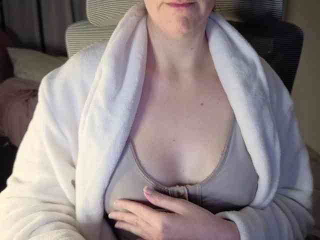 PassionateMommy webcam