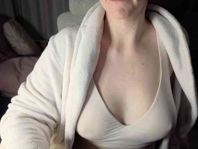 PassionateMommy webcam