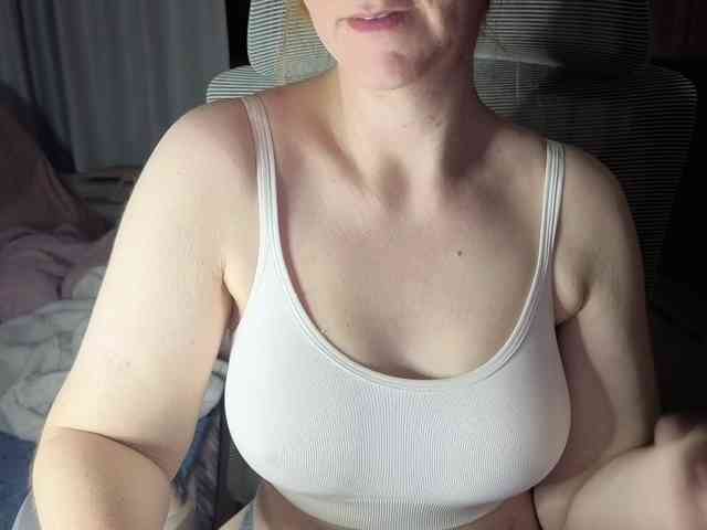 PassionateMommy webcam