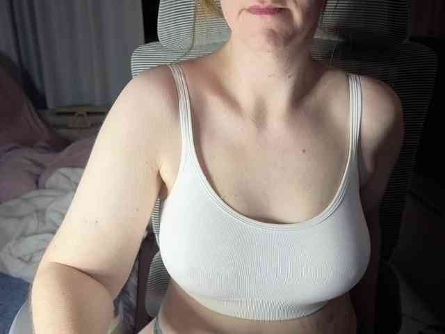 PassionateMommy webcam