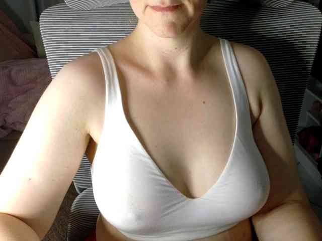 PassionateMommy webcam