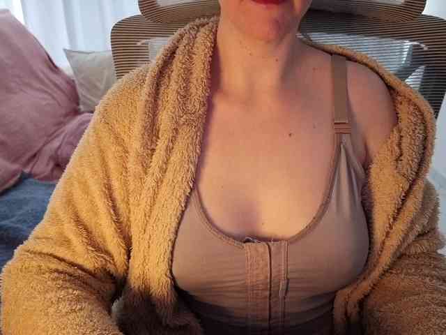 PassionateMommy webcam
