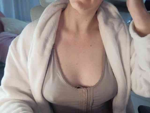 PassionateMommy webcam