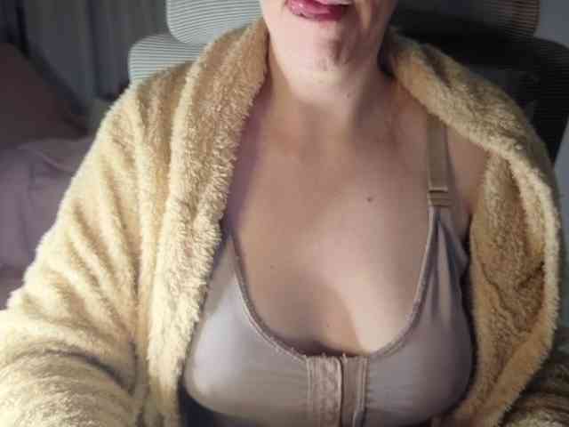 PassionateMommy webcam
