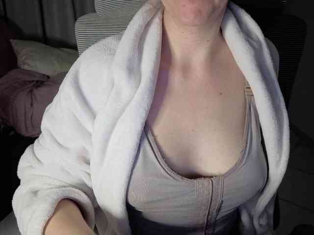 PassionateMommy webcam