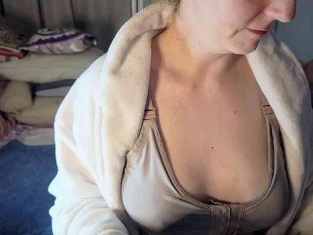 PassionateMommy webcam