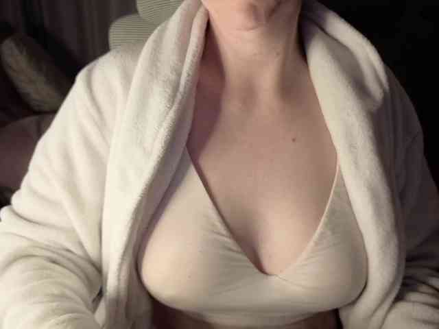PassionateMommy webcam