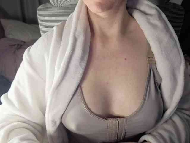 PassionateMommy webcam