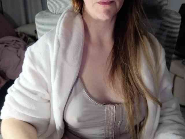 PassionateMommy webcam