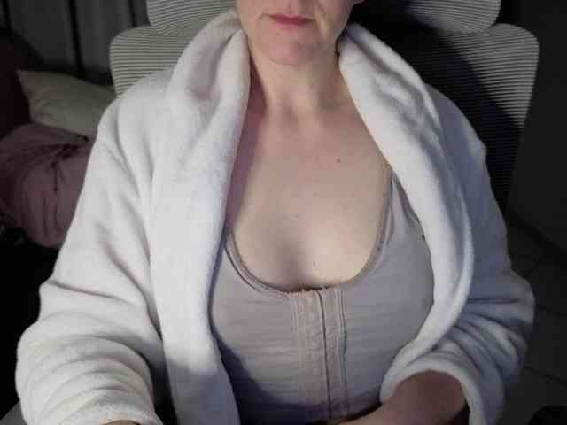PassionateMommy webcam