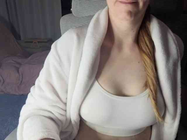 CreamyWoman Live Webcam on BongaCams