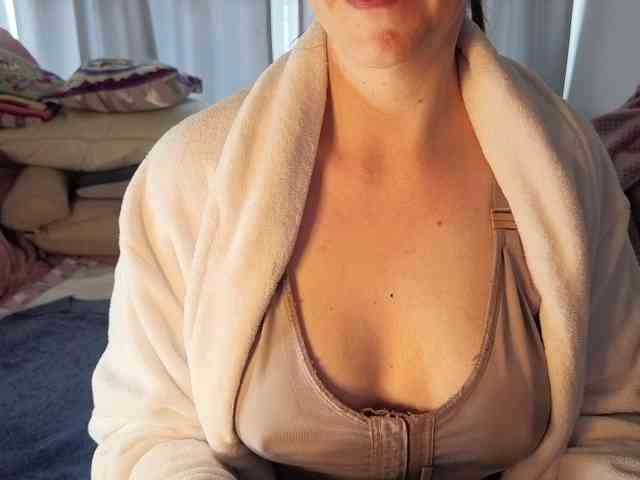 PassionateMommy webcam