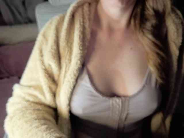 PassionateMommy webcam