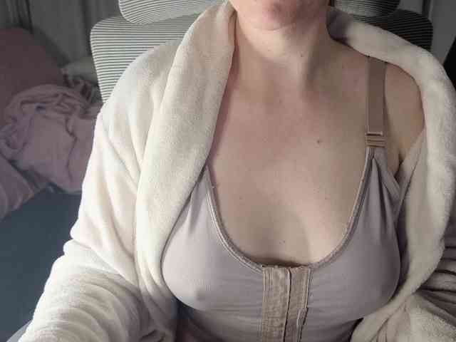 PassionateMommy webcam
