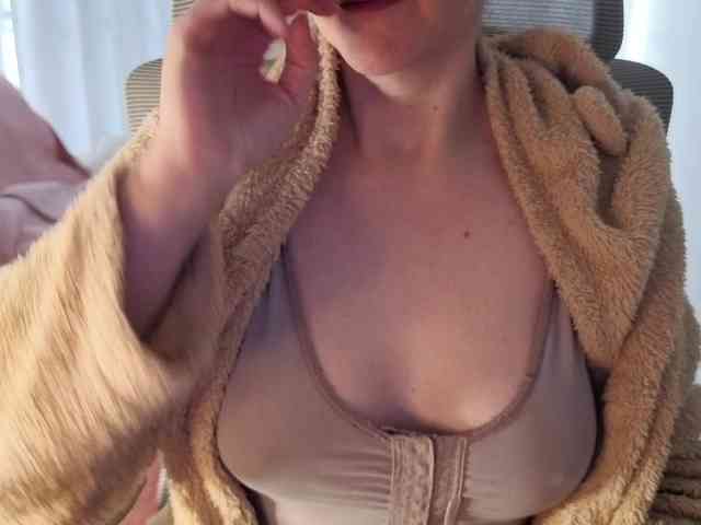 PassionateMommy webcam
