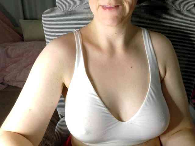 PassionateMommy webcam