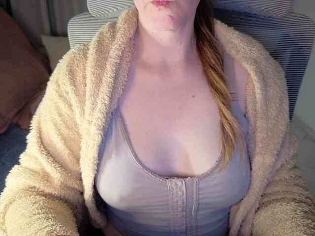 PassionateMommy webcam