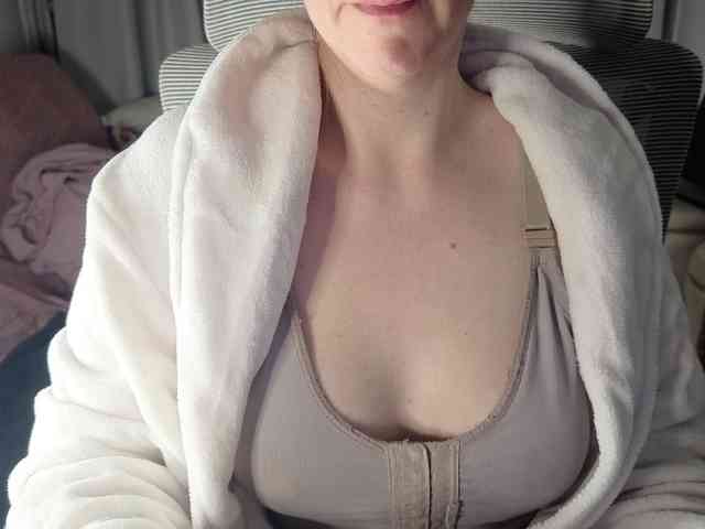 PassionateMommy webcam