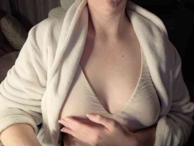 PassionateMommy webcam