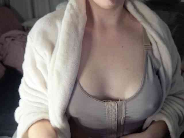 PassionateMommy webcam