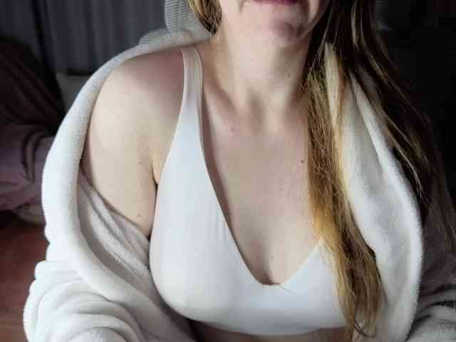 PassionateMommy webcam