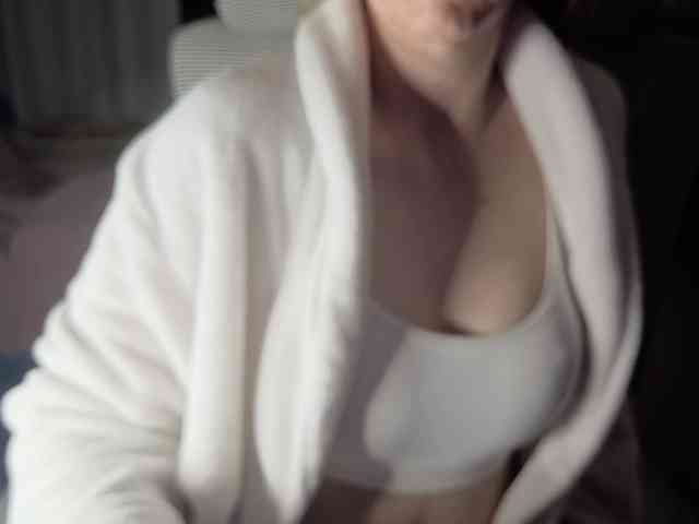 PassionateMommy webcam