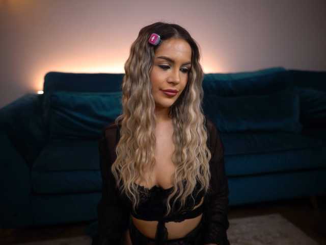 AmiraRoshen live cam preview