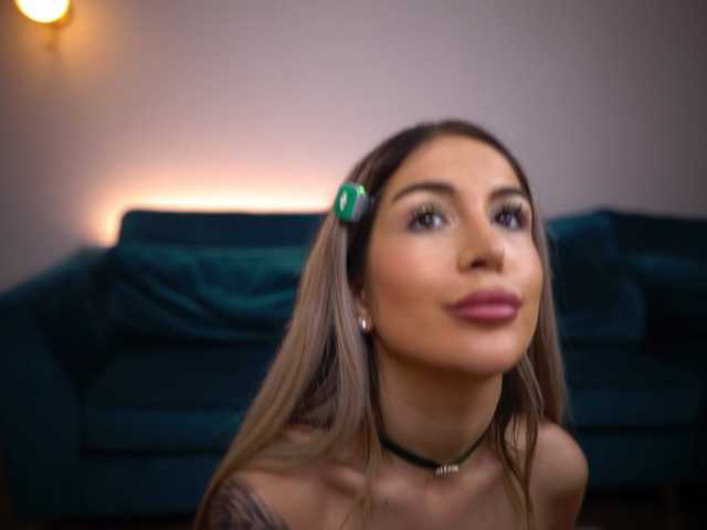 AmiraRoshen live cam on BongaCams