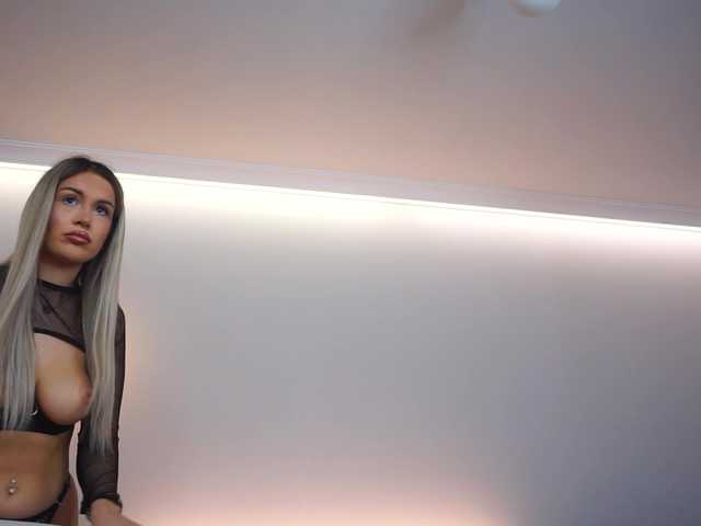 AmiraRoshen live cam on BongaCams