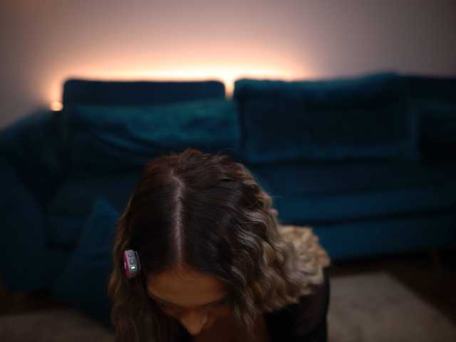 AmiraRoshen live cam preview