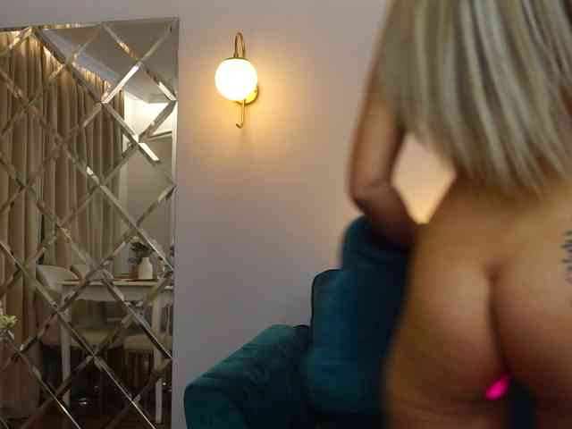 AmiraRoshen webcam